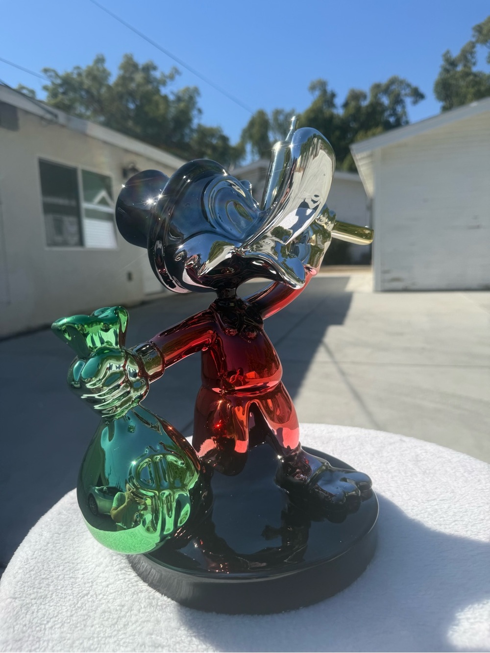 McDuck Protecting Money Chrome Figure 13.8” - 35cm